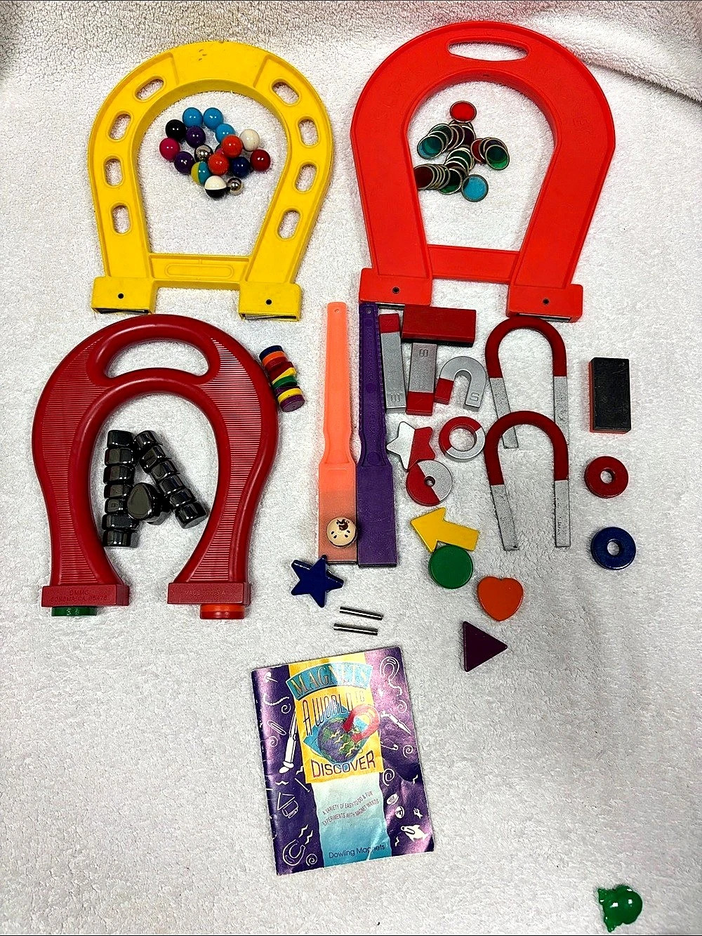 Dowling Magnets A World to Discover Kit Magnetic Learning Set Multicolor